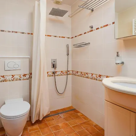 Stunning In With Wifi Apartment